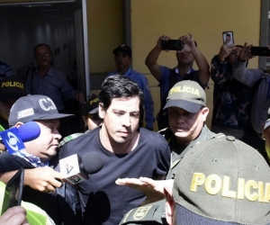  Cristian Bellón saliendo del Centro de Servicios Judiciales. 