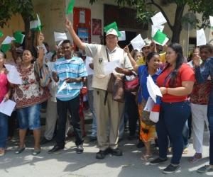 Líderes comunales se concentraron frente a la oficina de Legalización de barrios y titulación de predios,