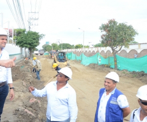 El alcalde de Santa Marta, Rafael Martínez, inspecciona obras de calle 22.