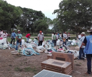 Aspecto de la entrega de insumos en el municipio de Tenerife.