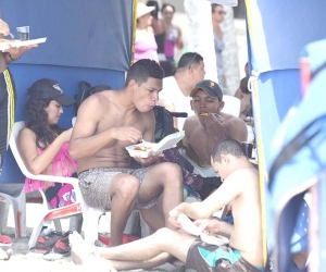 El consumo de alimentos y bebidas en las playas de Santa Marta está prohibido. 