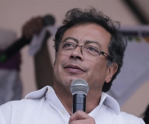 Gustavo Petro, senador. 