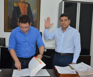 Jorge Agudelo se posesionó ante el alcalde Rafael Martínez.