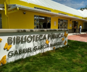 La biblioteca pública Gabriel García Márquez rinde homenaje al fallecido Nobel de Literaruta. 