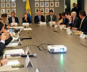 El Presidente Duque y la Ministra de Trabajo Alicia Arango, con la Comisión de Concertación. 