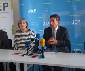  La presidenta de la JEP, Patricia Linares y el Fiscal General Néstor Humberto Martínez.