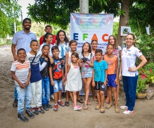 Los niños de la Efac muestran sus trabajos en las galerías callejeras. 