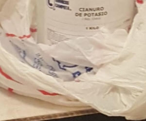 Este fue el recipiente que se encontró en el baño de los Pizano. 