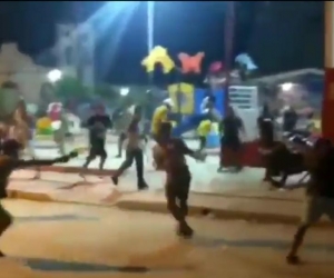 Como si fueran integrantes de bandas delincuenciales, niños y jóvenes entre los 12 y 17 años residentes en el corregimiento de Tasajera, en el municipio de Pueblo Viejo, Magdalena se enfrentan con armas hechizas o artesanales.