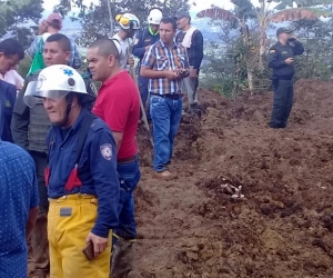  Deslizamiento de tierra que arrasó con escuela rural en Calarcá. 