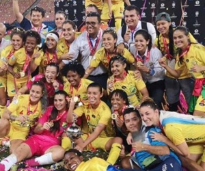 Atlético Huila Femenino, celebrando el título de la Libertadores.