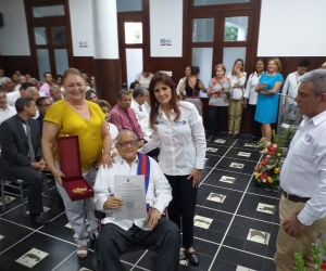 En el evento fueron reconocidos los médicos por su trayectoria en el contexto de su día. 