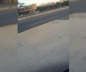 Así permanece la doble calzada en la Troncal del Caribe. Un peligro para los conductores.