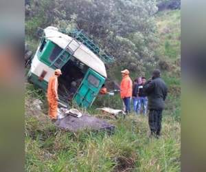 El bus cayó a un abismo de 150 metros.