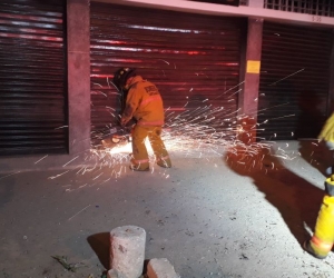 El Cuerpo de Bomberos tardó una hora en controlar la conflagración.