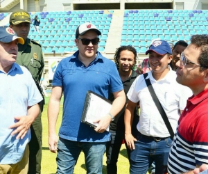 Alcalde Rafael Martínez recibiendo la visita de la Dimayor.