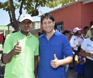 Rubén Jiménez, durante un recorrido por Ciénaga, Pueblo Viejo, El Retén y la Zona Bananera.