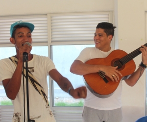 Durante la visita, Rafa Pérez y ‘Patico’, interpretaron la misma canción que los unió.