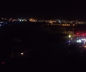 Panorámica de la noche sin luz en Santa Marta.