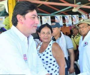 Fabian Castillo Suarez, visitó el municipio de Urumita, La Guajira, donde fue recibido por un gran grupo de mujeres.