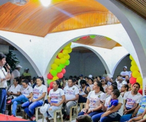 Fabian Castillo Suarez, visitó el municipio de Urumita, La Guajira, donde fue recibido por un gran grupo de mujeres.