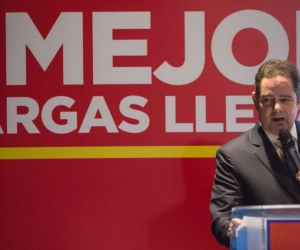 Vargas Lleras, con el logo #MejorVargasLleras recogió firmas para poder ser candidato presidencial.