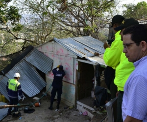 Demolición de viviendas en Colinas de El Pando.