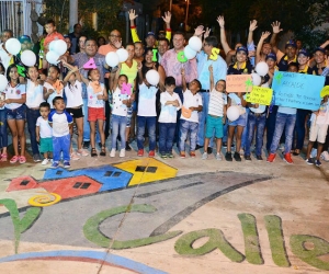 La comunidad hizo presencia en el acto de entrega de las calles pavimentadas.