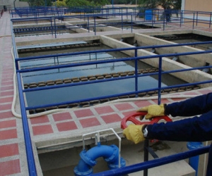 Las plantas de Veolia no reciben tanta agua por el desabastecimiento de los ríos.