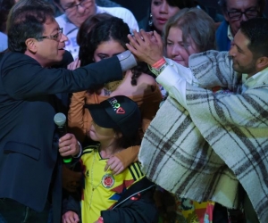 Gustavo Petro celebrando el triunfo en primera vuelta.
