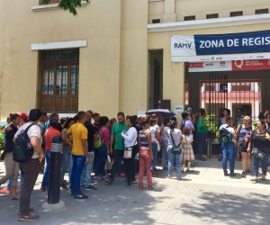 El antiguo hospital San Juan de Dios recibe a diario a cientos de ciudadanos de origen venezolano.