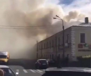 Todos los visitantes y personal fueron evacuados del edificio nada más desatarse el incendio.