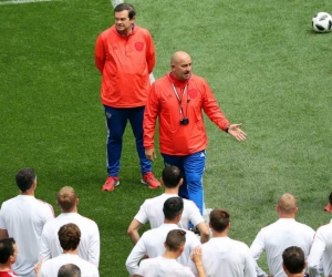 Stanislav Cherchesov habla con sus jugadores de la Selección Rusia.