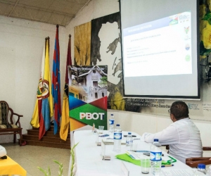 La importancia de este Plan de Ordenamiento Territorial, se concentra en reunir un conjunto de acciones político administrativas y de planificación física concertadas por los municipios, en ejercicio de la función pública que les compete, que les permita disponer de instrumentos suficientes para orientar el desarrollo del territorio y regular la utilización transformación y ocupación del espacio.