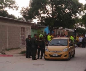 La Policía acordonó el sector en donde fue asesinado el taxista.