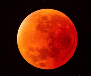  La Luna tomará un color rojo este viernes desde las 8:22 de la noche.