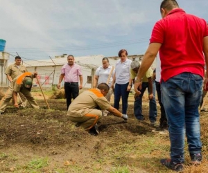 Desde el mes de marzo quince reclusos iniciaron trabajos para la construcción de una huerta carcelaria sembrando hierbas y frutas.