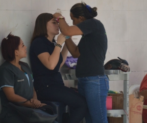 La sacada de cejas es lo más común en plena Quinta. 