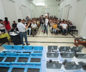 95 docentes con tablets y 65 computadoras portátiles, para un total de 160 docentes dotados y beneficiados.