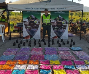 Parte de la mercancía incautada por la Policía.