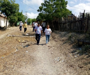 El alcalde Jairo Molina realizó las inspecciones en las comunidades afectadas por el vendaval.