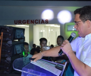 Alcalde Martínez, durante entrega del puesto de salud de Taganga.