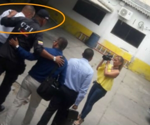 A la izquierda se ve el momento en el que ingresa el Nene Pérez a las instalaciones de la Fiscalía.