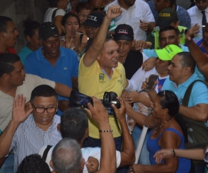 Edgardo Pérez Díaz, alcalde de Ciénaga, a su salida del edificio Galaxia.