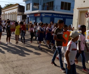 Aspecto del desfile con que inicia la Semana Andina en Plato.