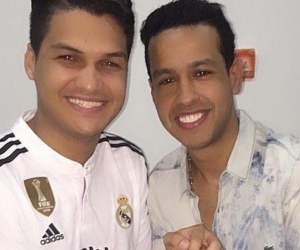  El cantante Elder Dayan Díaz junto a su fallecido hermano Martín Elías.