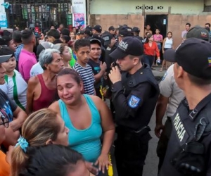 Las autoridades investigan las causas del incendio. 