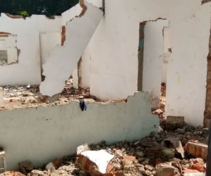 Demolición de vivienda en la calle 30.