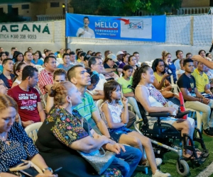 El Mello reunido con simpatizantes de su campaña.