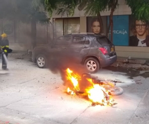 Moto incinerada.